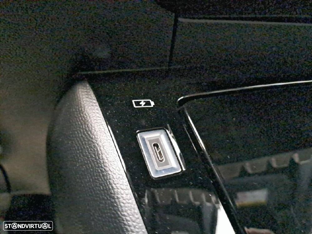 Peugeot 2008 1.2 Hybrid Allure e-DCS6 - 22