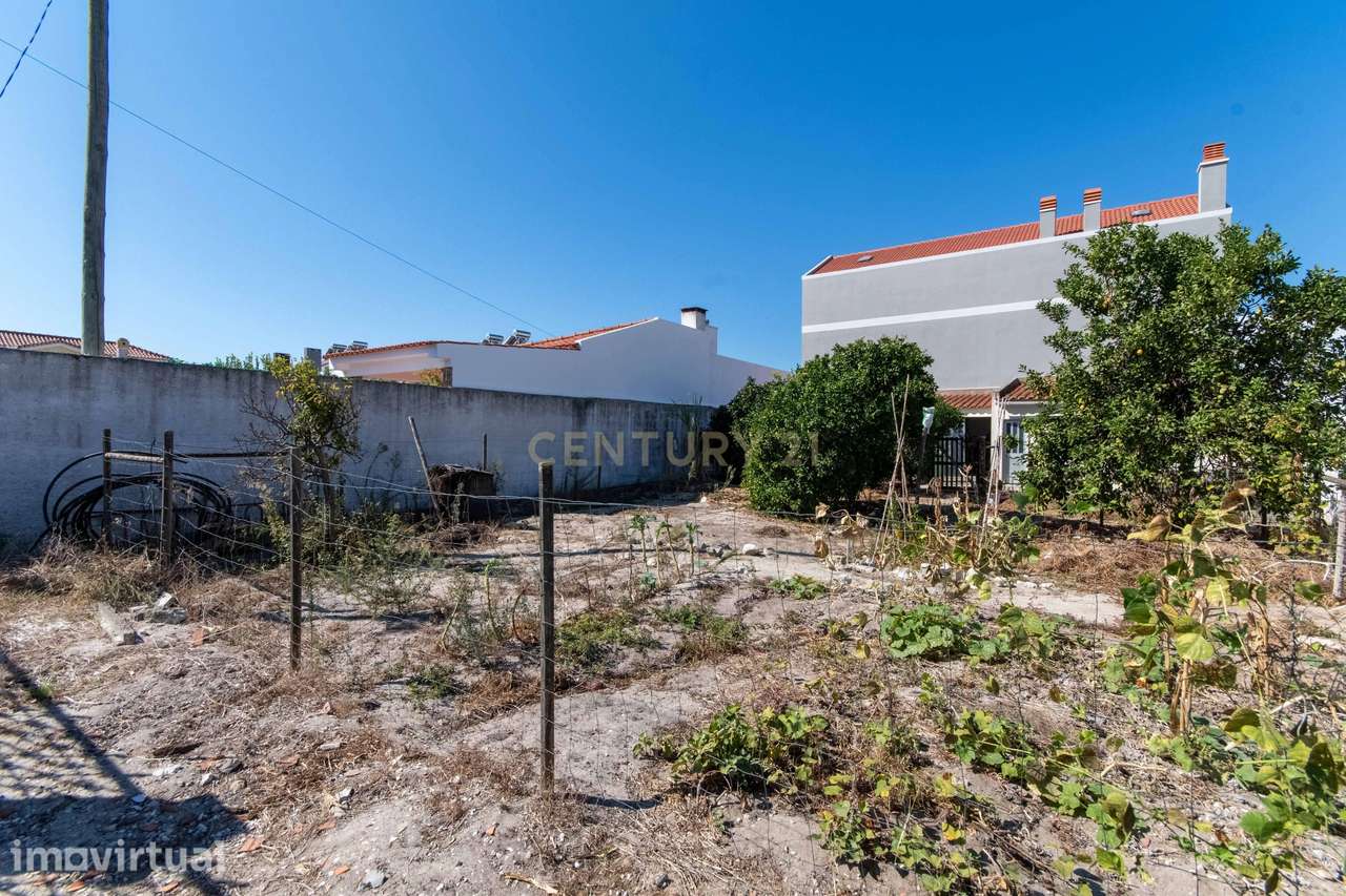 Terreno com 371 m² e Construção de Apoio com 60,40 m² | Fernão Ferro - Grande imagem: 4/7