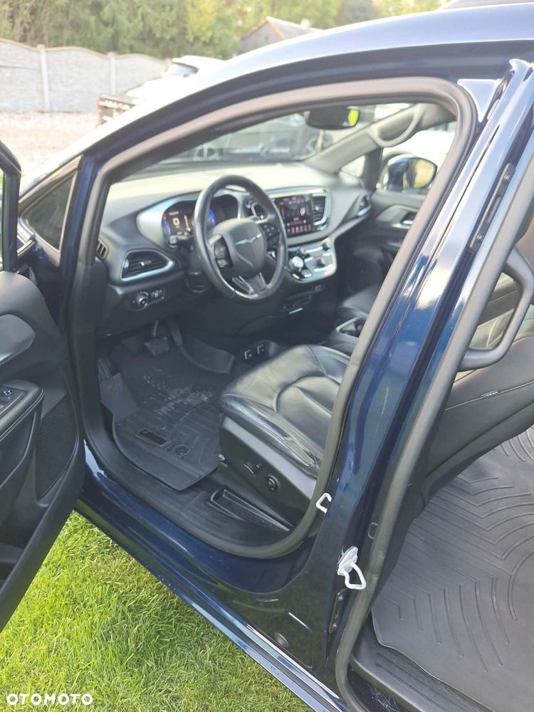 Chrysler Pacifica - 12