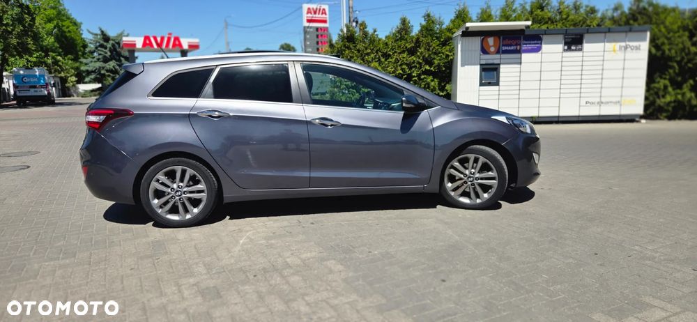Hyundai i30 blue Kombi 1.6 GDi YES Gold - 16