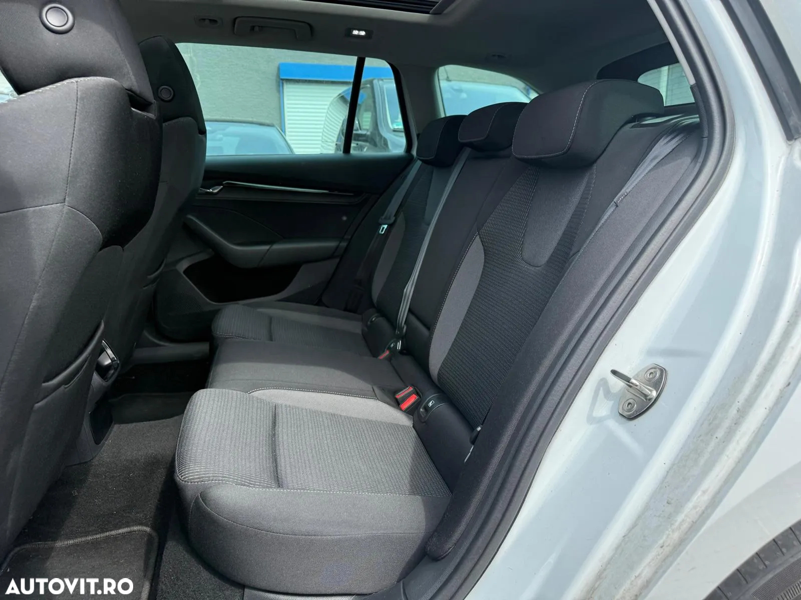 Skoda Octavia Combi 2.0 TDI (Green tec) DSG Ambition - 9
