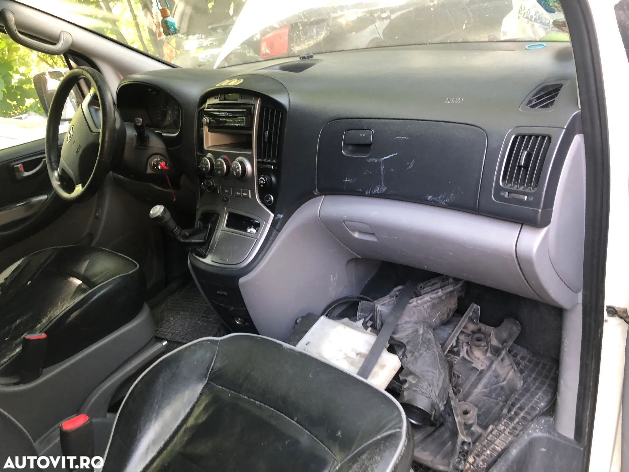 Dezmembrez Hyundai H1 alb 2011 diesel - 7