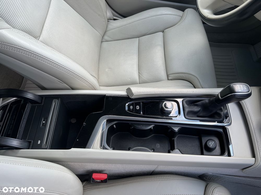 Volvo V90 Cross Country D4 AWD - 17