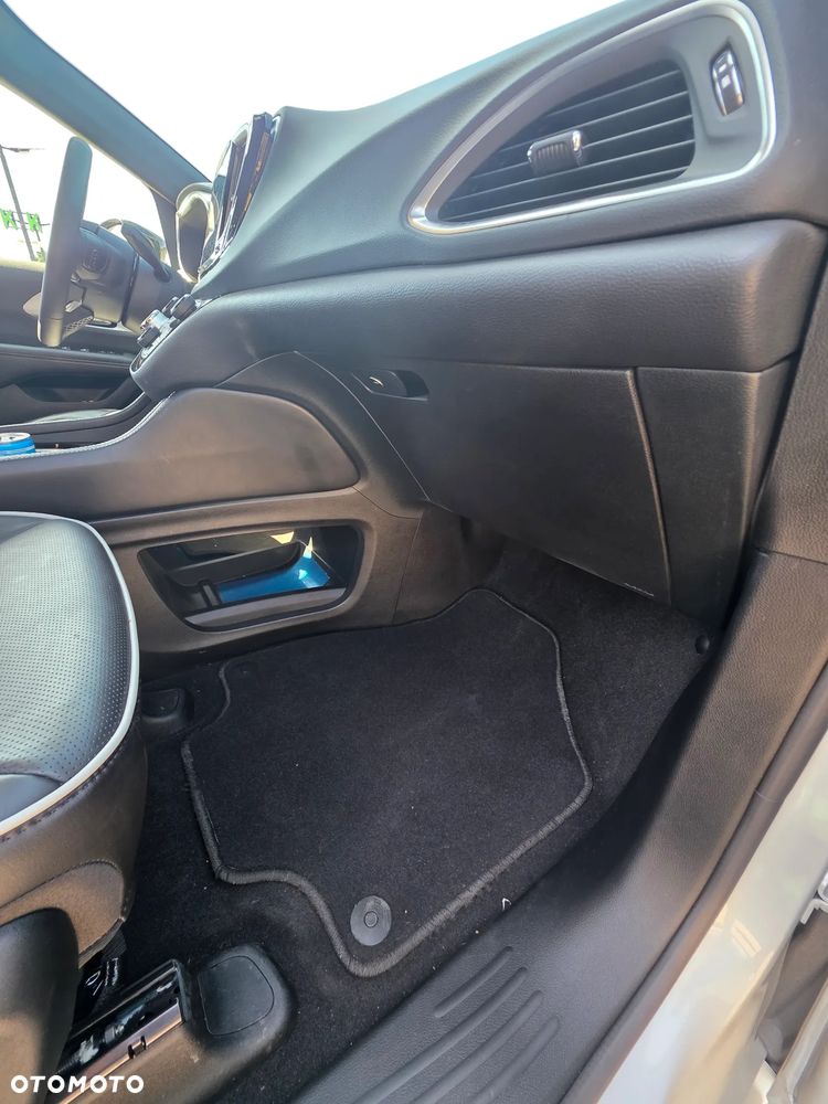 Chrysler Pacifica - 9