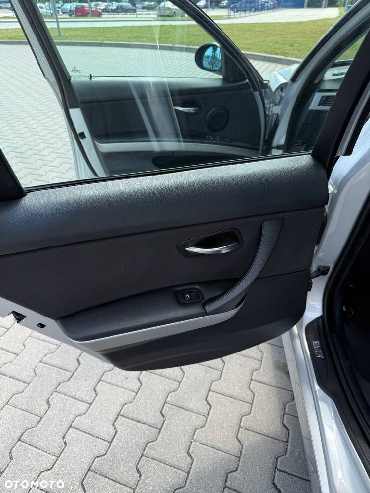 BMW Seria 3 320i - 12