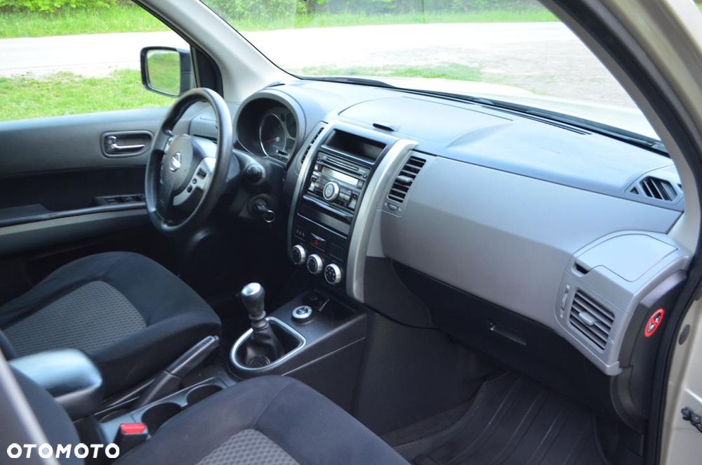 Nissan X-Trail 2.0 SE - 22