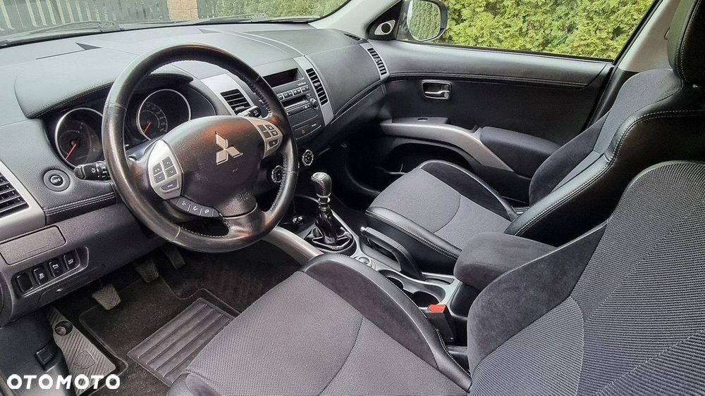 Mitsubishi Outlander - 12