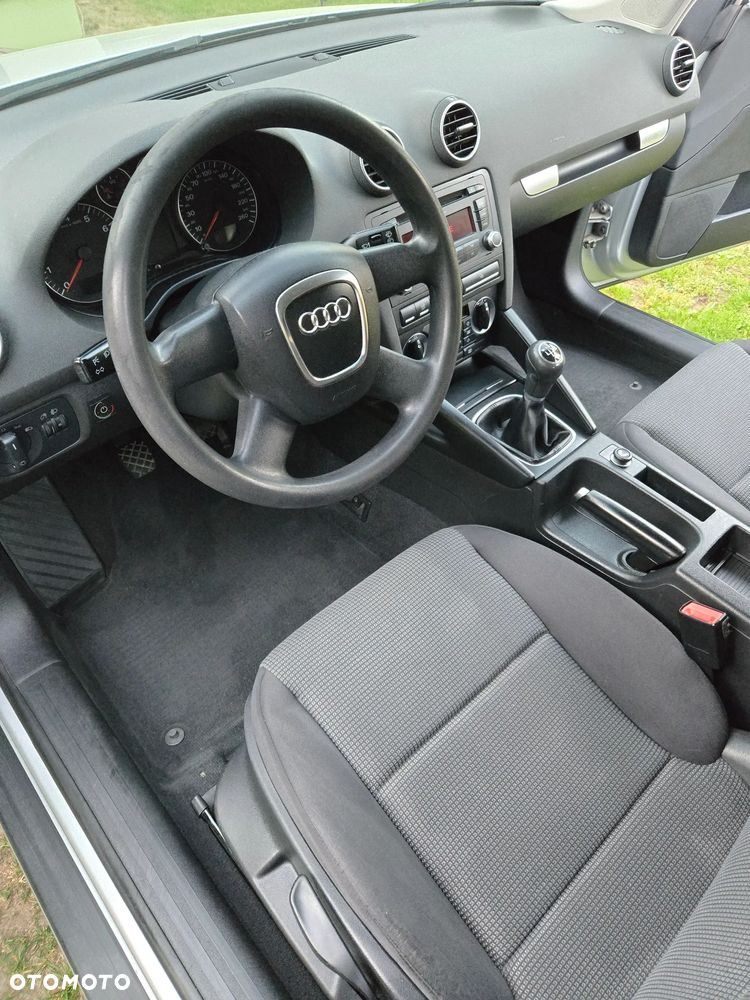 Audi A3 Sportback 1.6 Attraction - 4