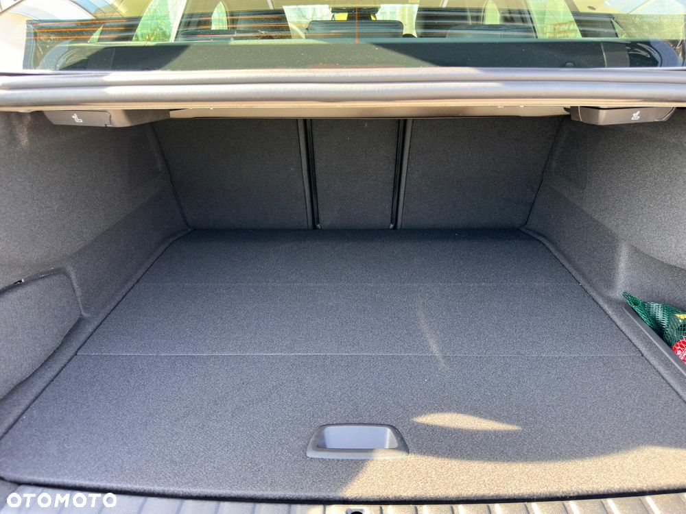 BMW Seria 2 220i mHEV - 13