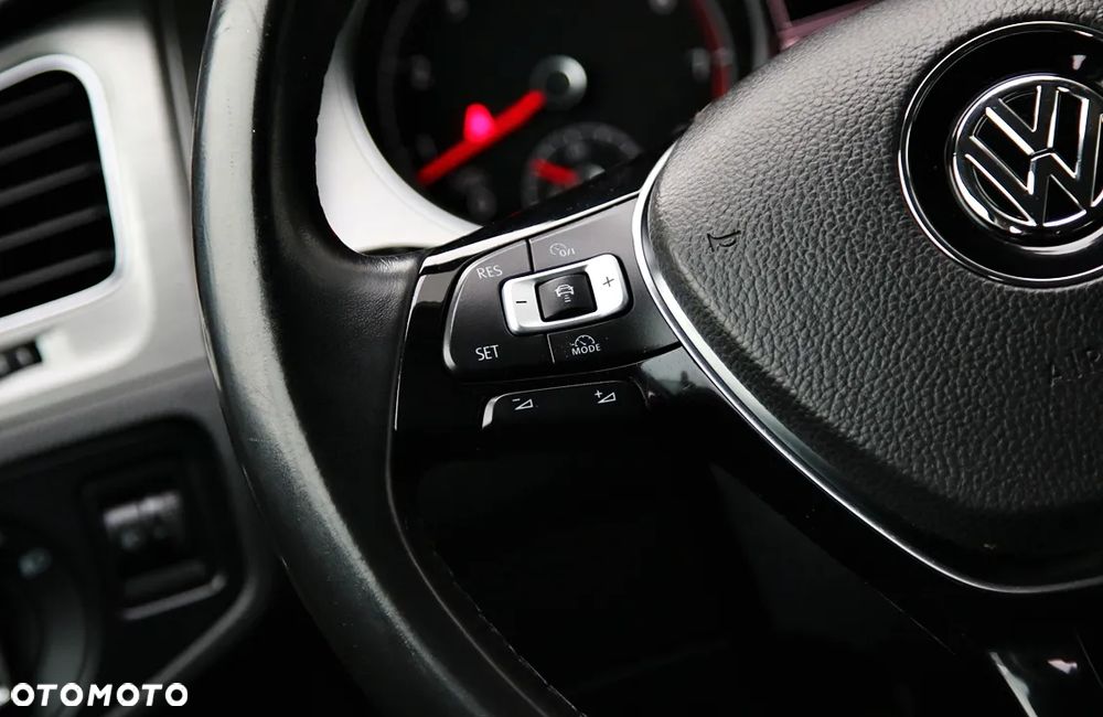 Volkswagen Golf - 34