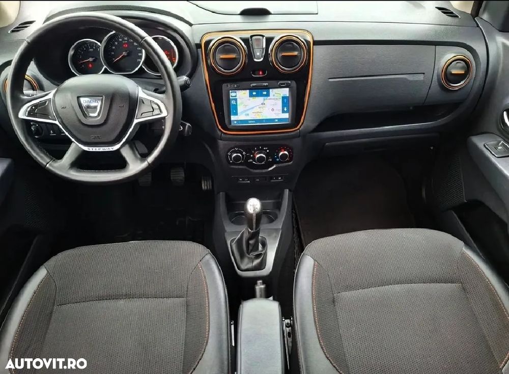 Dacia Lodgy TCe 115 Stepway Celebration - 2