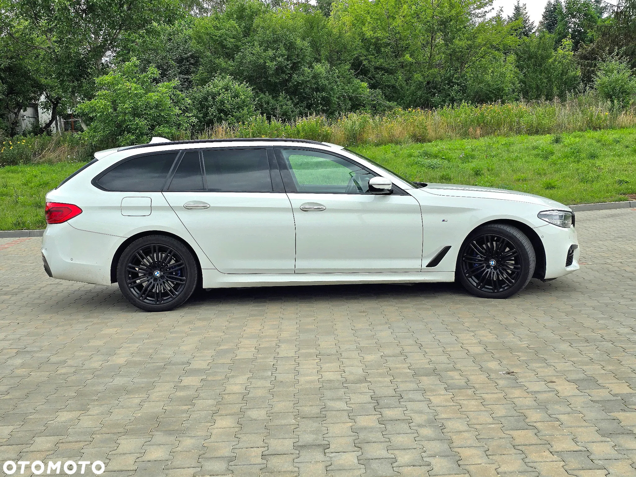 BMW Seria 5 530i xDrive Touring - 10
