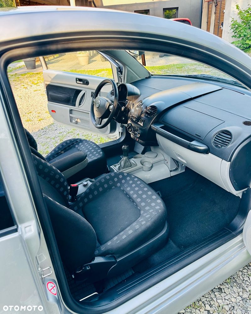 Volkswagen New Beetle - 5