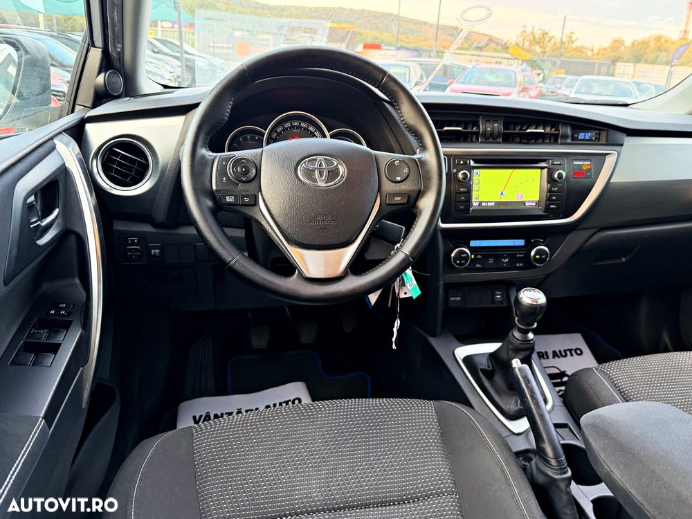 Toyota Auris 1.4 D-4D Unique - 6