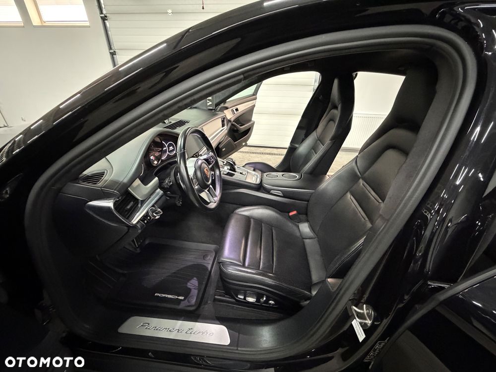 Porsche Panamera Turbo - 20