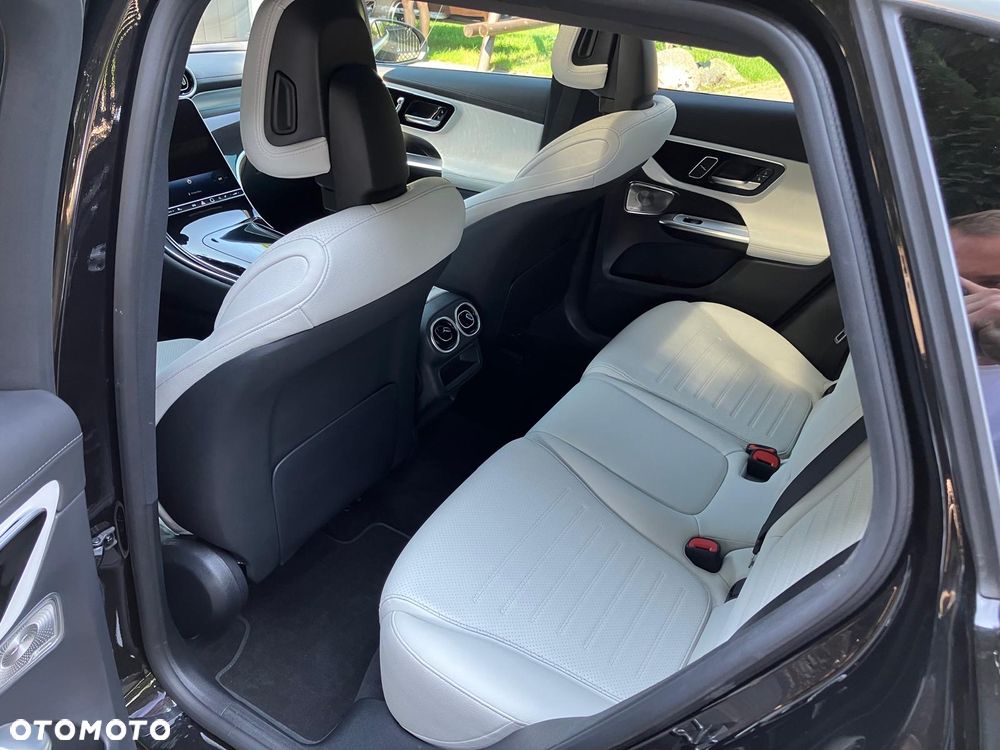 Mercedes-Benz GLC 300 4Matic 9G-TRONIC AMG Line - 13