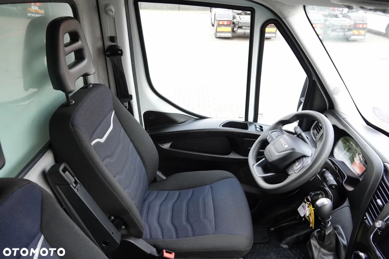 Iveco DAILY 3,0 D / KONTENER / 2021 ROK / BLIŹNIAK / WINDA 750 KG / SPROWADZONY / PO KONTRAKCIE SERWISOWYM / - 26