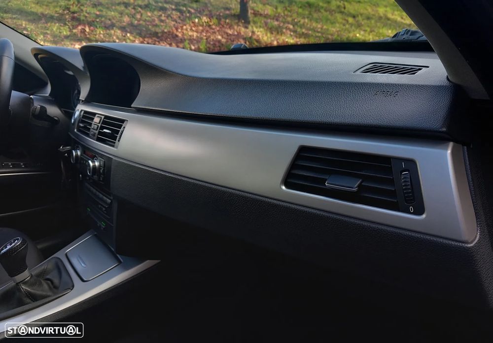 BMW 318 d Navigation Sport - 13