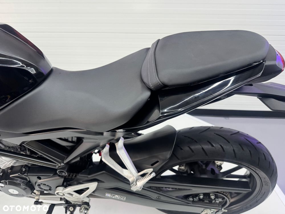 Honda CB - 12