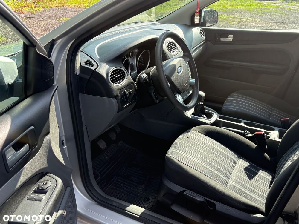 Ford Focus 1.6 16V Ambiente - 14
