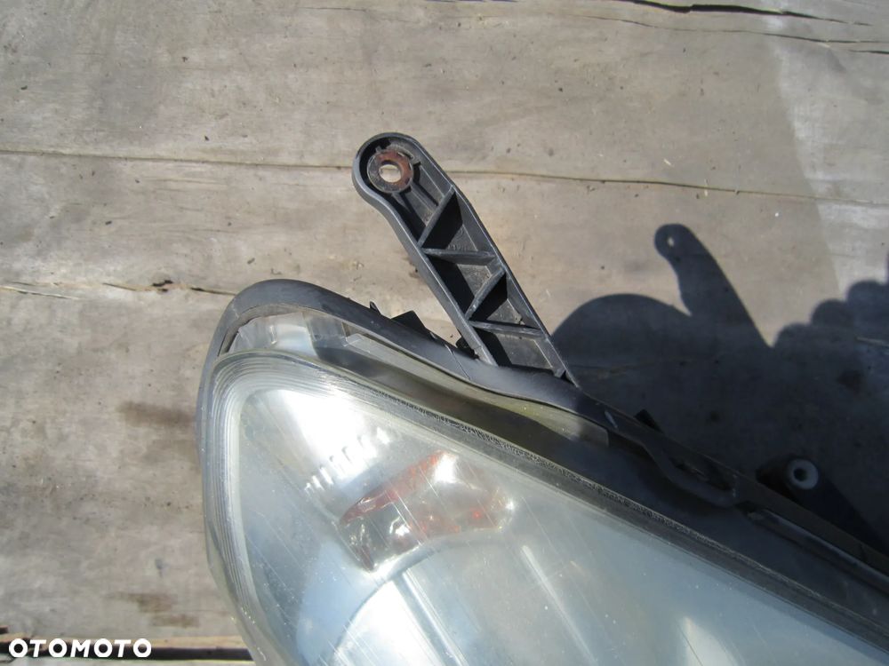Lampa przód przednia prawa Opel Zafira II B 13260843 Anglik - 2