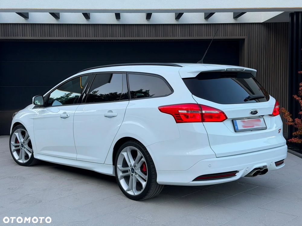Ford Focus 2.0 EcoBoost ST mit Leder-Exclusiv-Paket - 8