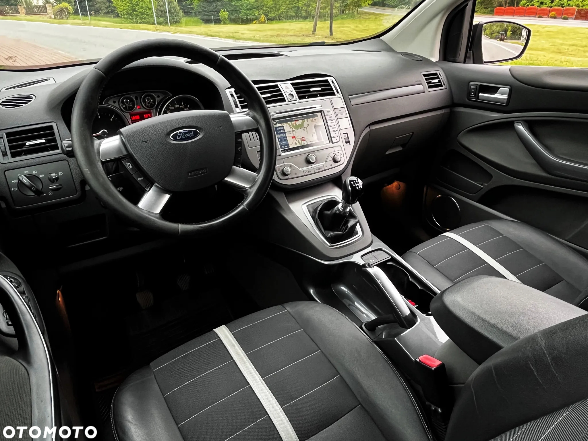 Ford Kuga 2.0 TDCi 2x4 Titanium - 24