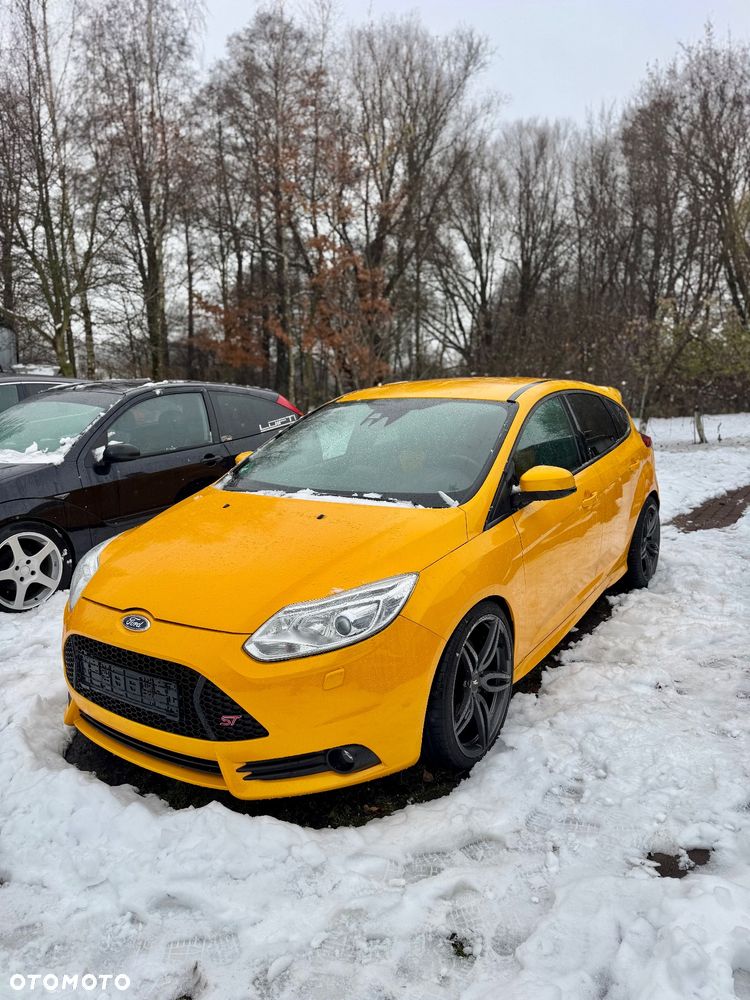 Ford Focus ver-2-0-ecoboost-st - 4