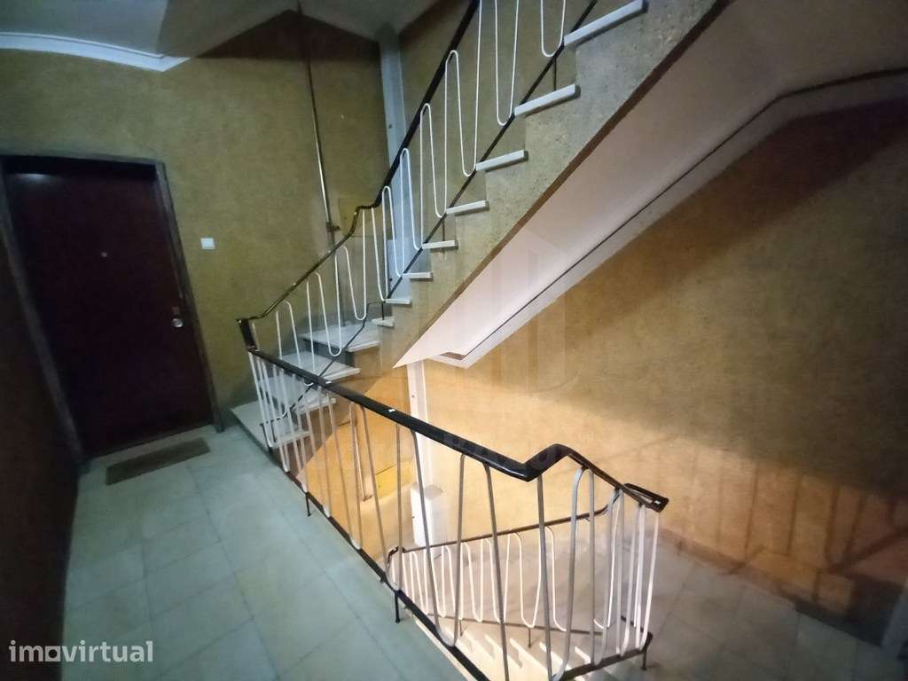 Excelente Apartamento T4 localizado junto à Base Naval do Alfeite - Grande imagem: 5/40