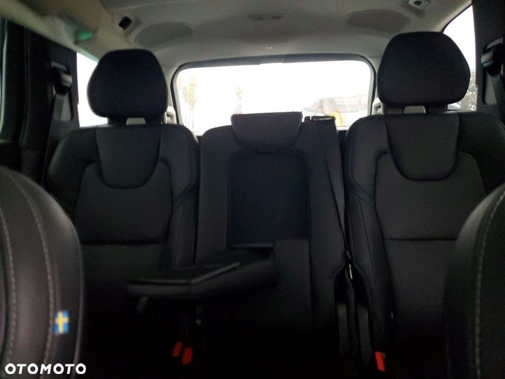 Volvo XC 90 - 9