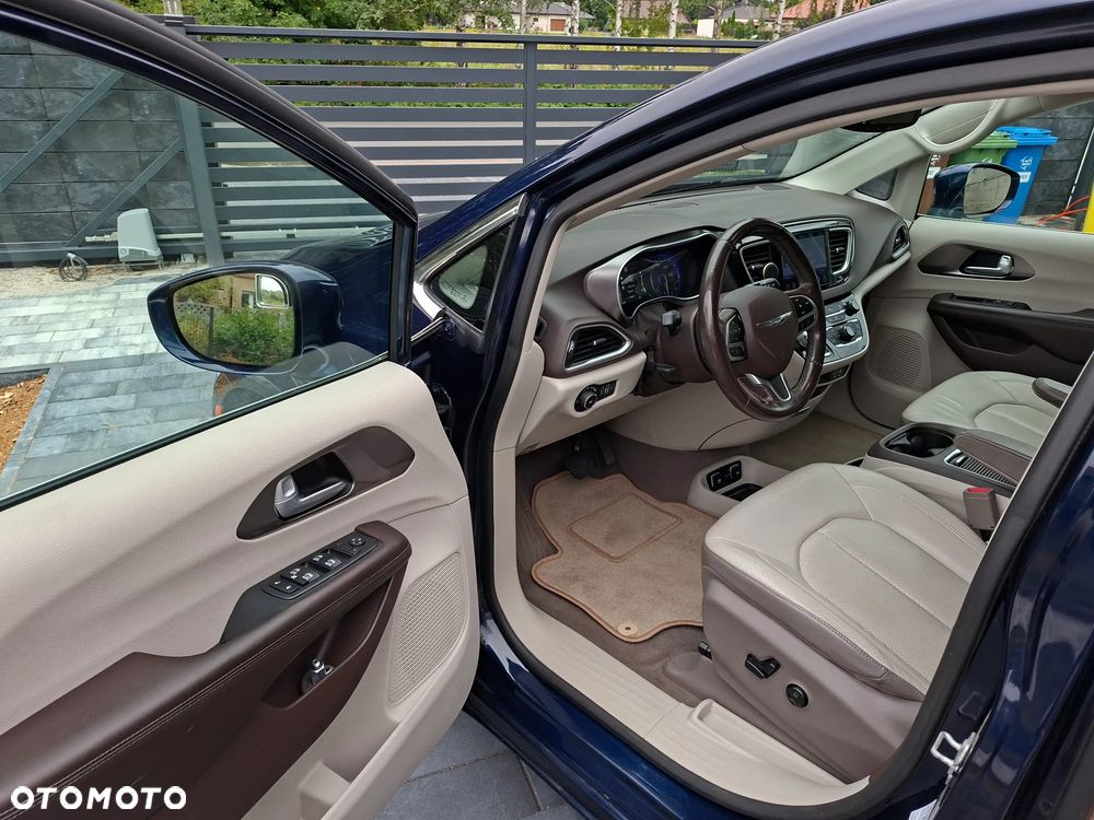 Chrysler Pacifica - 31