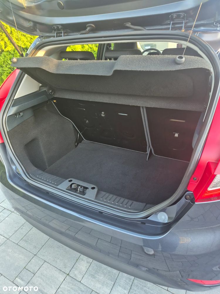 Ford Fiesta 1.25 Trend EU5 - 19