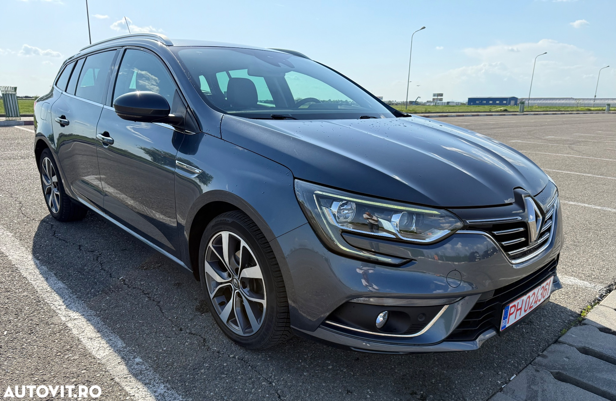 Renault Megane Grandtour ENERGY TCe 130 EDC BOSE EDITION - 3