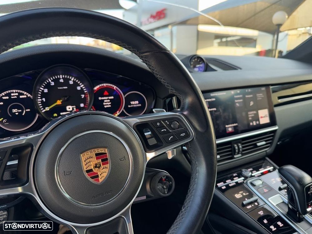 Porsche Cayenne Coupé E-Hybrid - 9