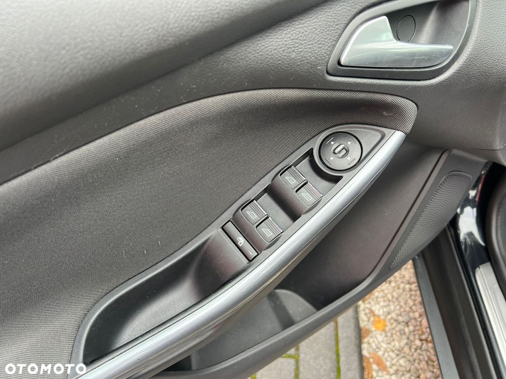 Ford Focus Turnier 1.6 EcoBoost Start-Stopp-System Titanium - 19