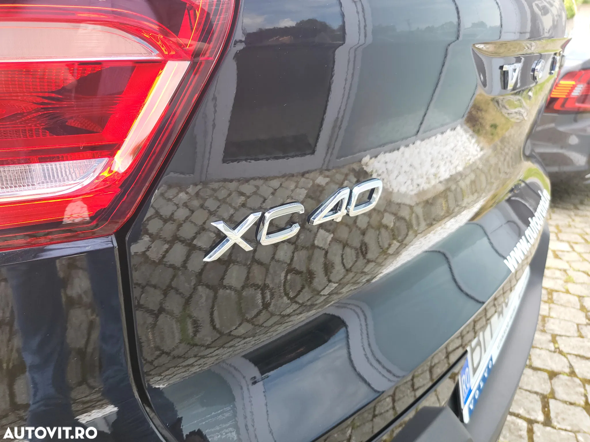 Volvo XC 40 B3 AT FWD MHEV Plus Dark - 34