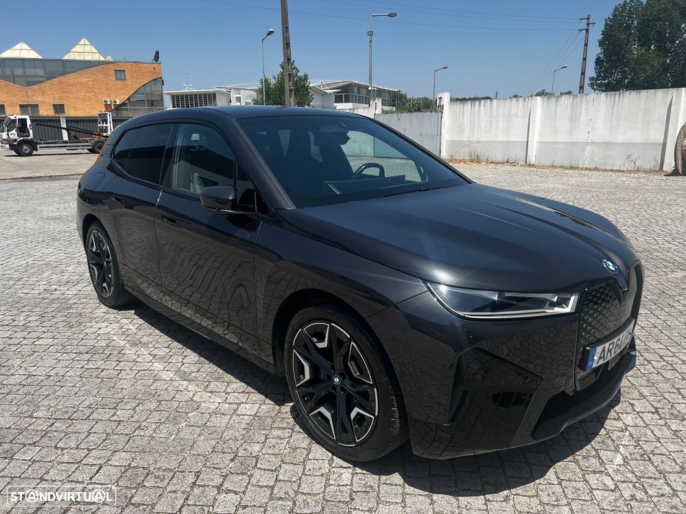 BMW iX xDrive 40 Pack Desportivo - 17
