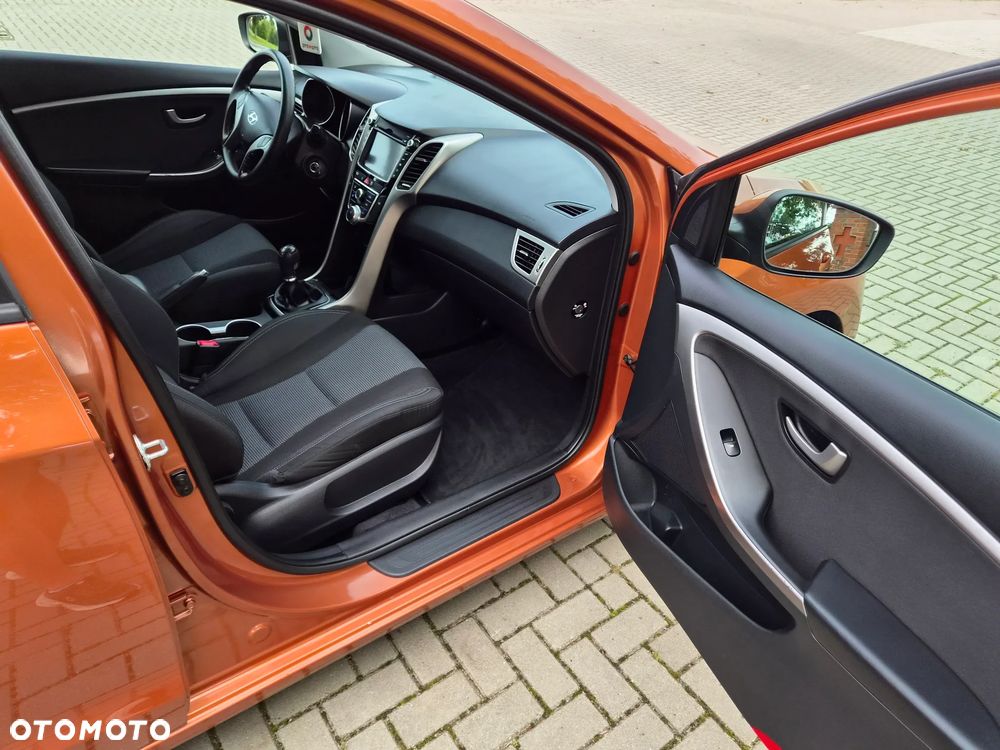 Hyundai i30 blue Kombi 1.6 CRDi Style - 14