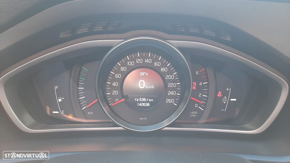 Volvo V40 2.0 D3 Momentum - 34