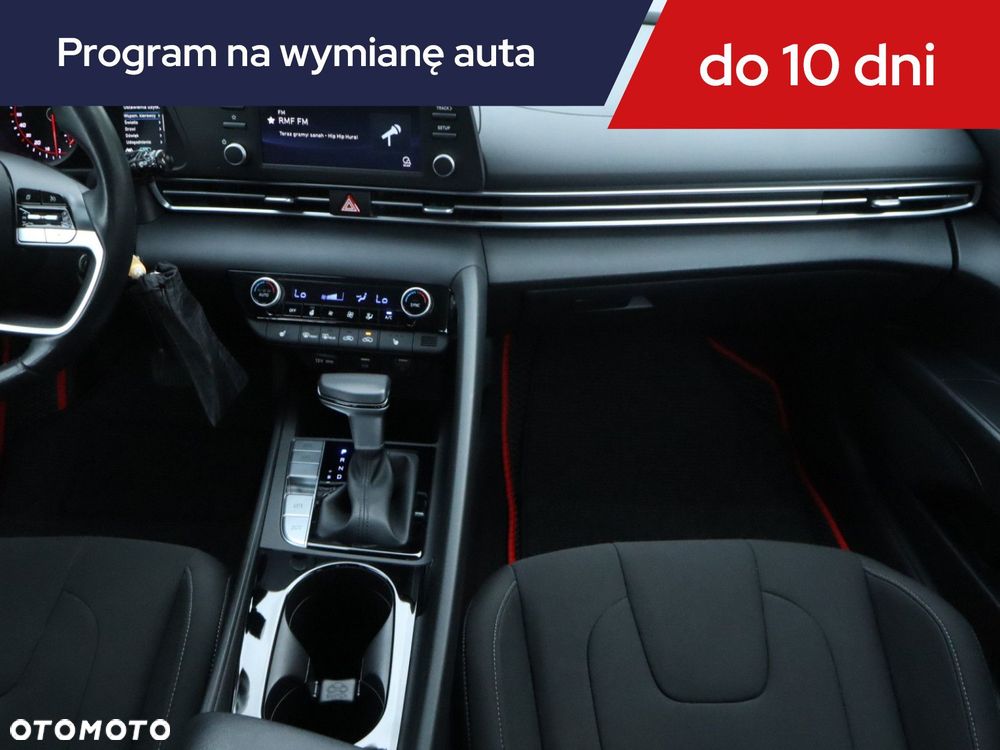 Hyundai Elantra - 10