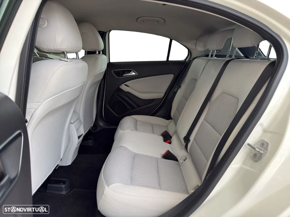 Mercedes-Benz A 180 d 7G DCT - 13