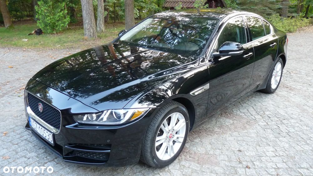 Jaguar XE 25t AWD Prestige - 4