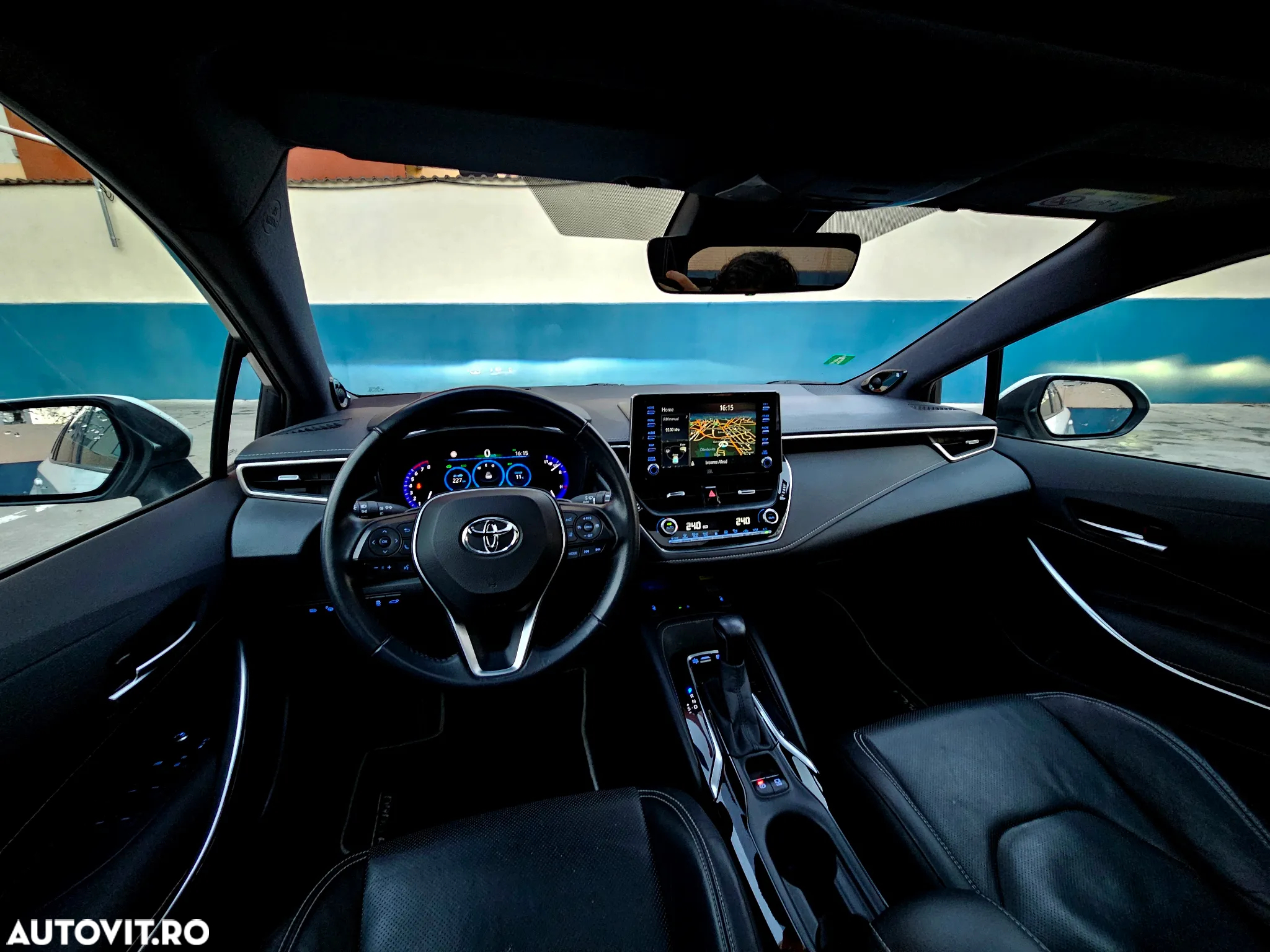 Toyota Corolla 2.0 HSD Exclusive Plus GR Sport Bi-Tone - 20