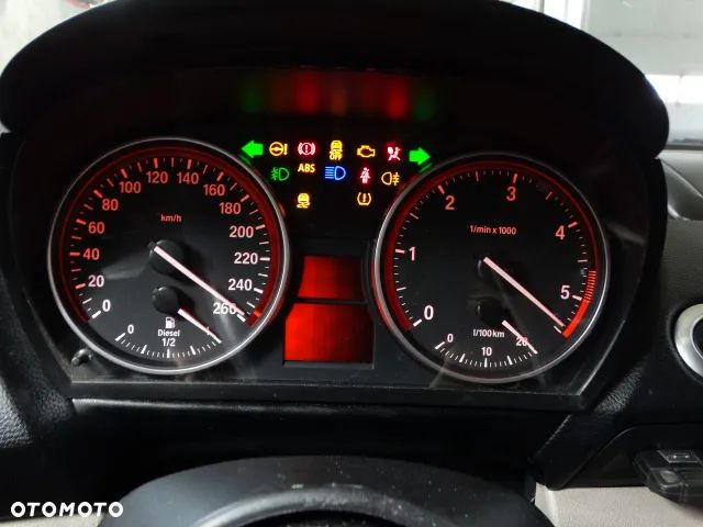 BMW 3 E90  X1 E84 licznik dwa wyświetlacze Euro Diesel 9316152