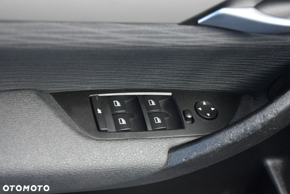 BMW X1 sDrive18d - 33
