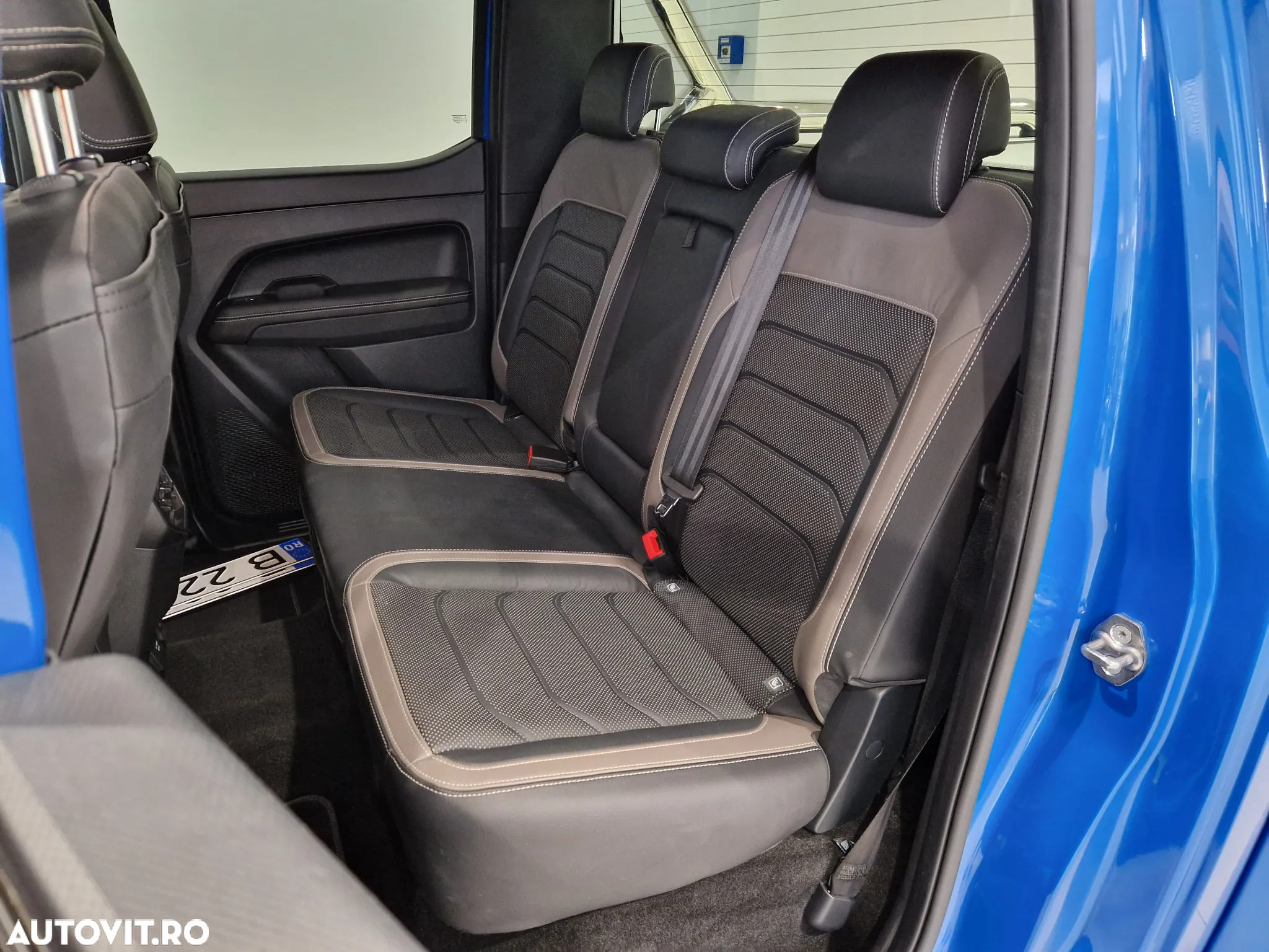 Volkswagen Amarok 3.0 TDI 241 CP 4M 10AT Aventura - 14