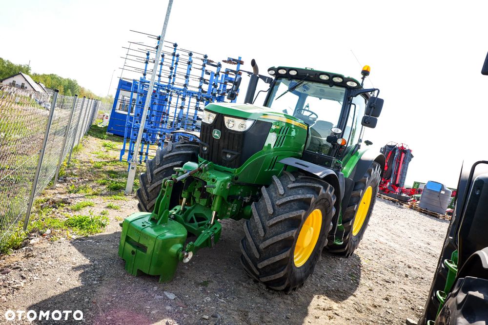 John Deere 6215R - 1