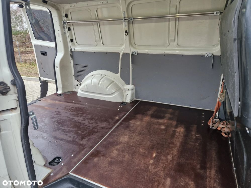 Volkswagen Transporter - 16