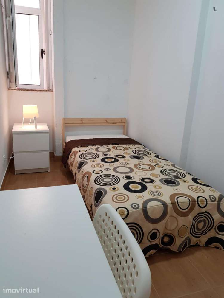 Quarto - localizado em Miragaia Porto - Grande imagem: 2/8