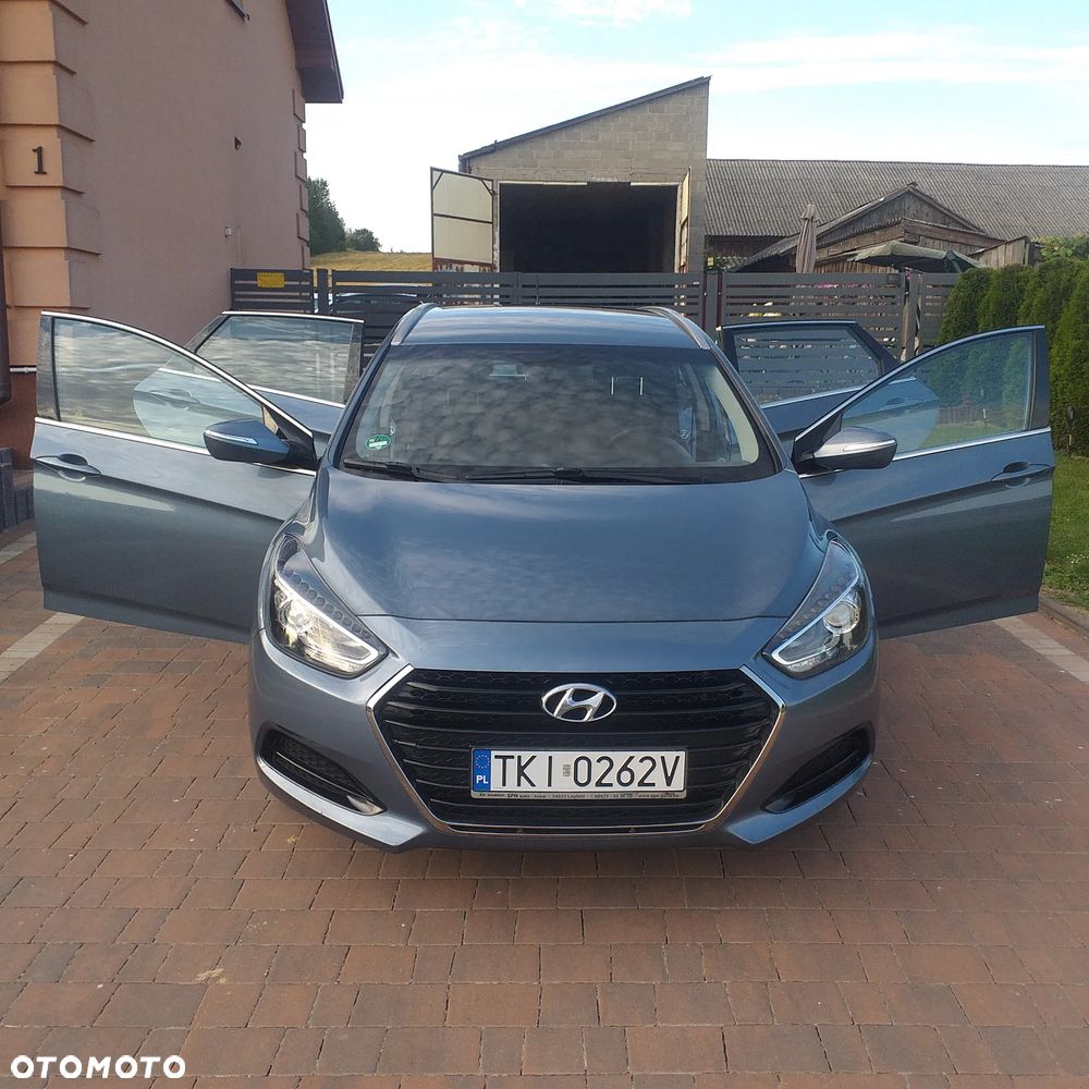 Hyundai i40 Kombi blue 1.6 Trend - 9